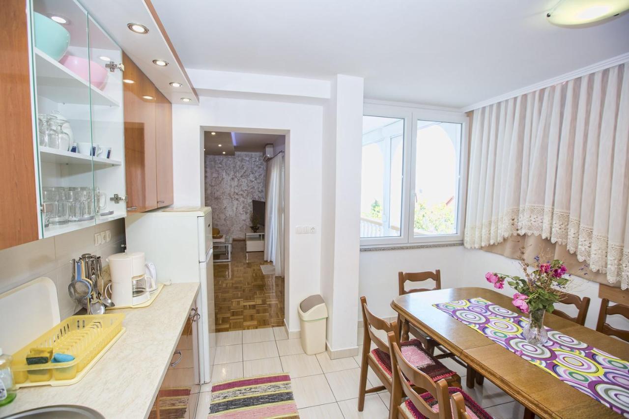 Apartmani Marijana Cesarica Exterior photo